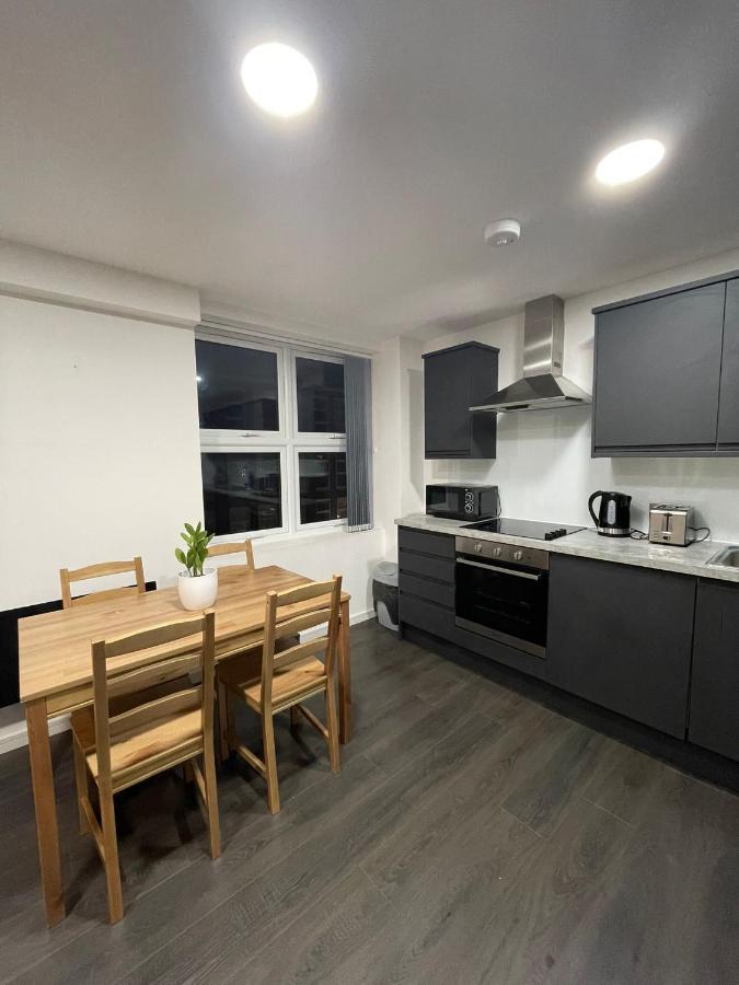 Charming Modern Apartment Near London Heathrow Feltham Exterior foto