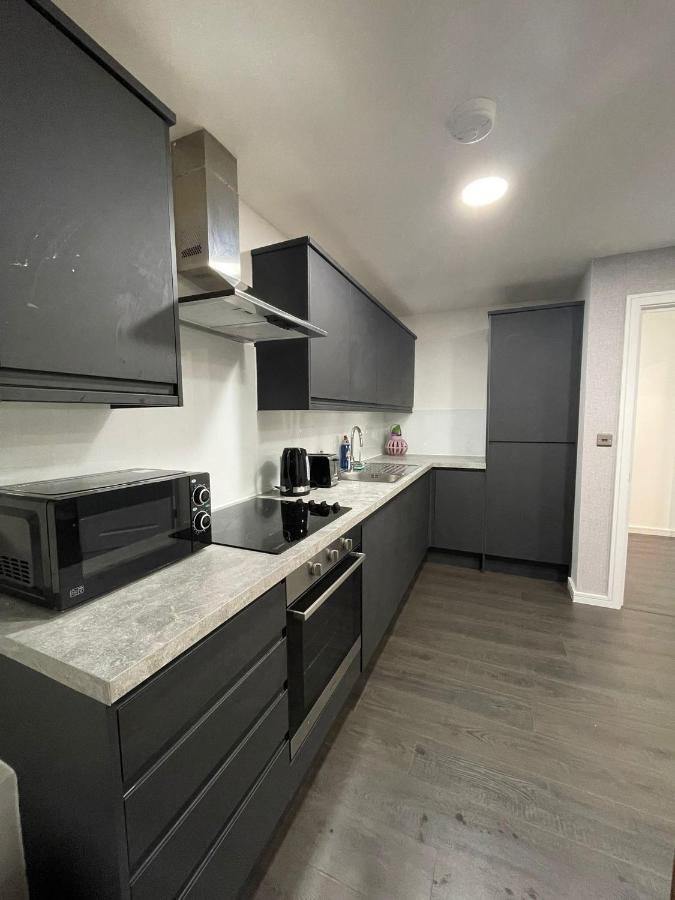 Charming Modern Apartment Near London Heathrow Feltham Exterior foto